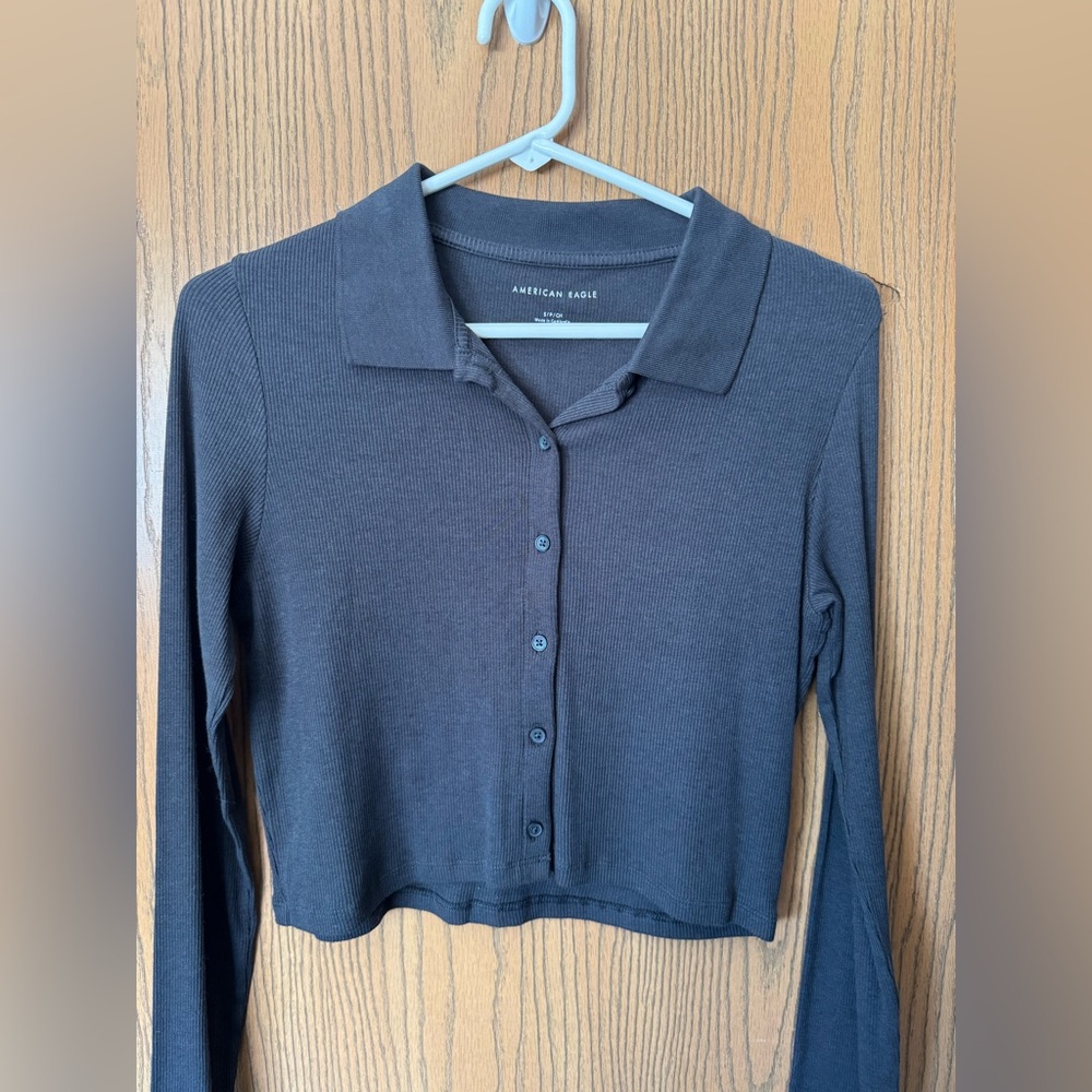 ❗️SOLD❗️American Eagle collared button down crop top